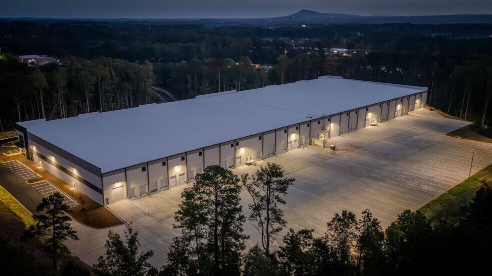 More Photos Of 5720 Trade Dr, Alpharetta Warehouse For Lease
