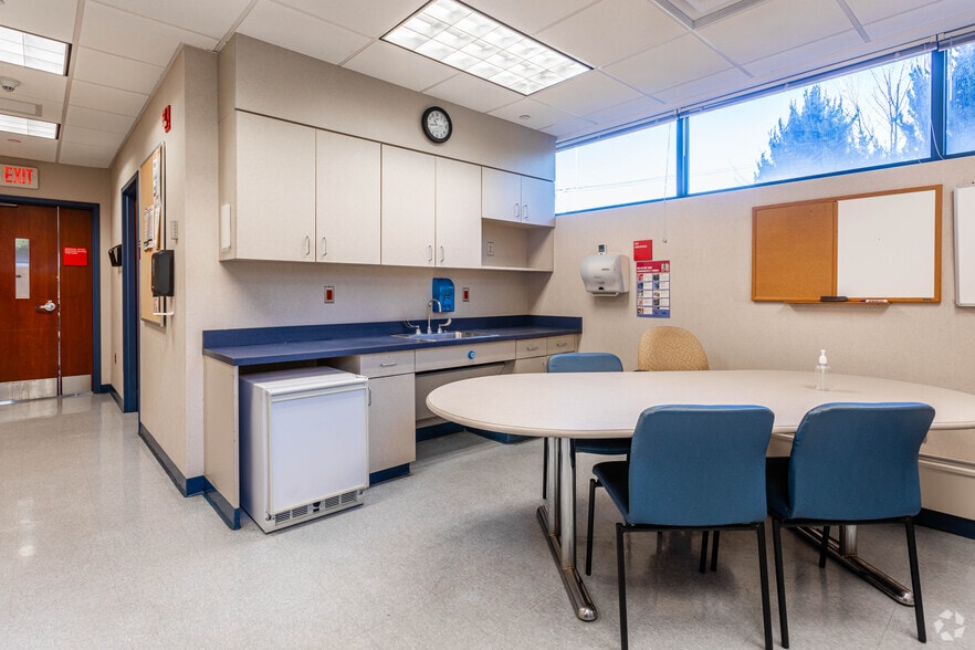More Photos Of 630 Broad St, Carlstadt Medical For Sale