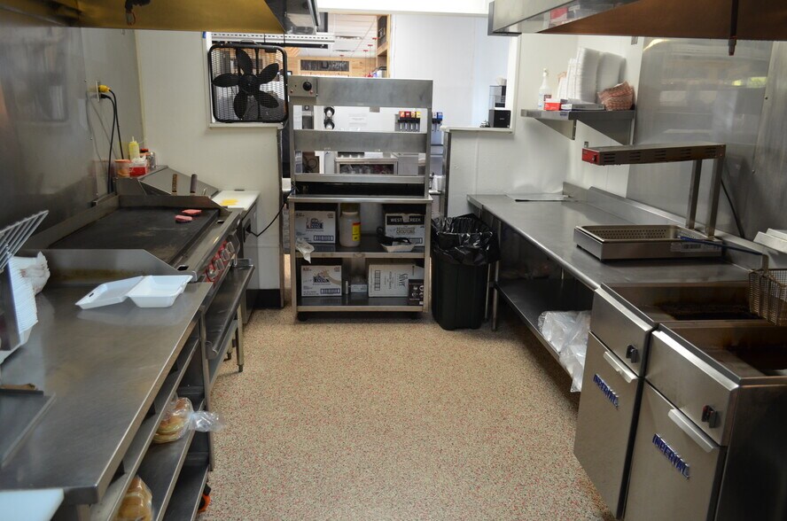 More Photos Of 139 Green St, Bushnell Freestanding For Sale