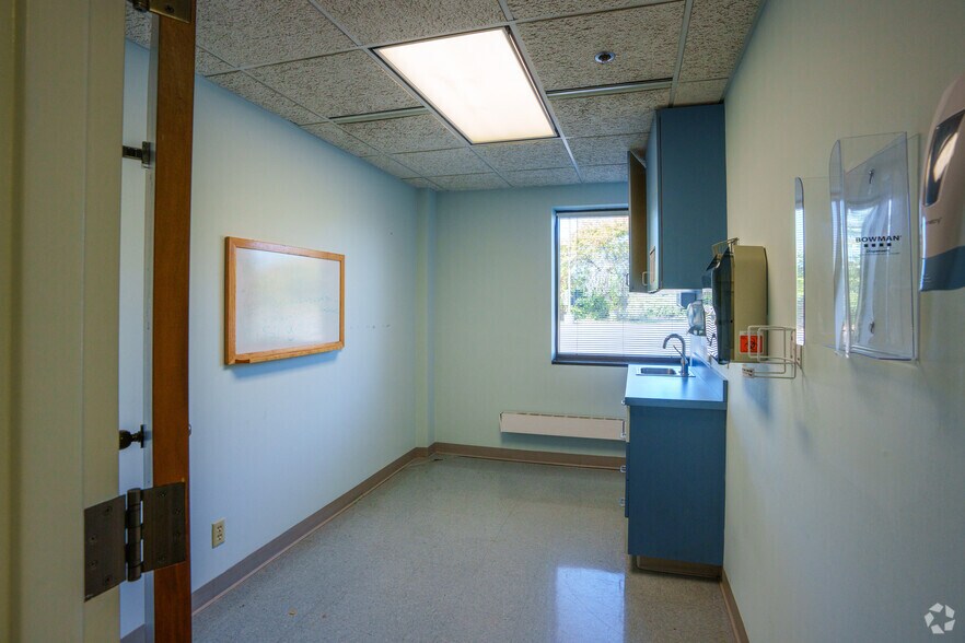 More Photos Of 190 Groton Rd, Ayer Medical For Lease