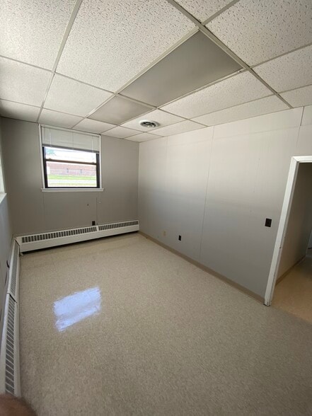 More Photos Of 448 Whitehead Rd, Hamilton Storefront Retail Office For Lease