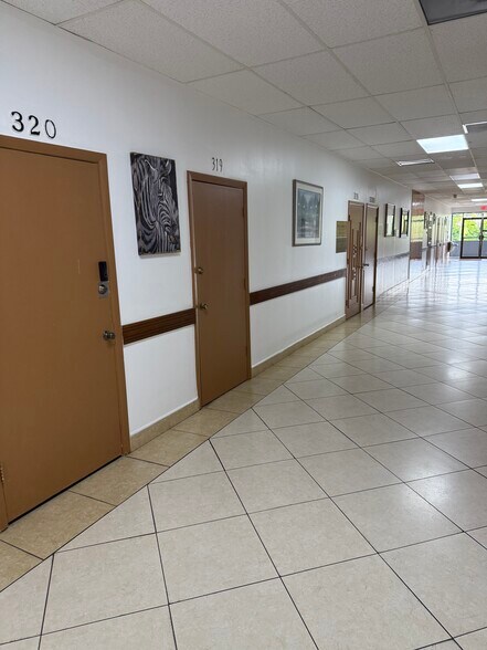 More Photos Of 3801 N University Dr, Sunrise Storefront Retail Office For Lease