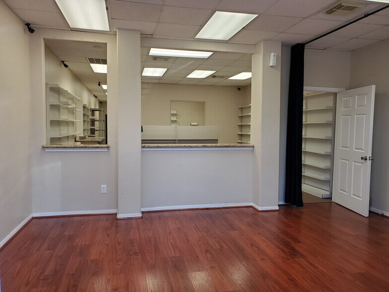 Primary Photo Of 405 E Parkwood Ave, Friendswood Office For Lease