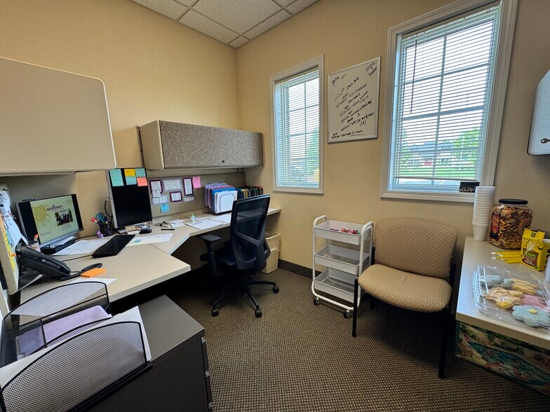 More Photos Of 3322 W Willow Knolls Rd, Peoria Office For Sale