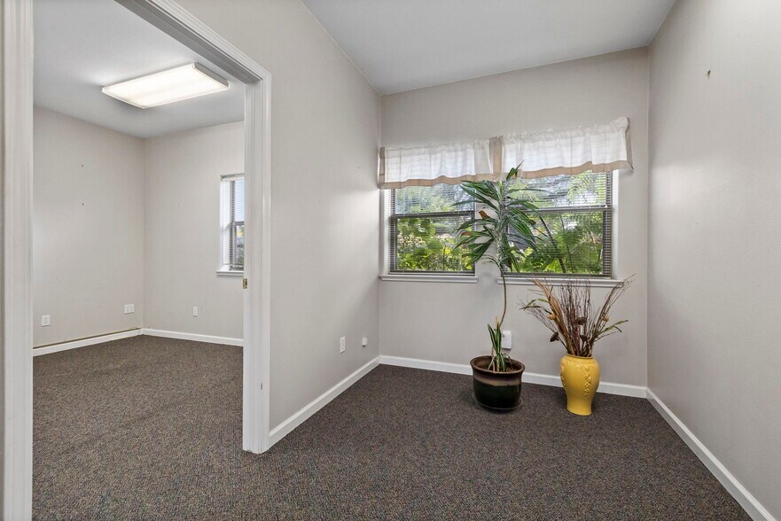 More Photos Of 13951 Mono Way, Sonora Office For Lease