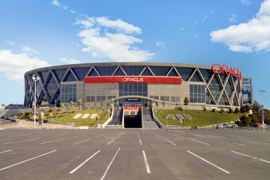 More Photos Of 4820 International Blvd, Oakland General Retail For Sale