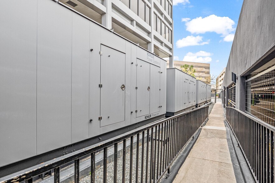 More Photos Of 2550 N Loop Fwy W, Houston Office For Lease