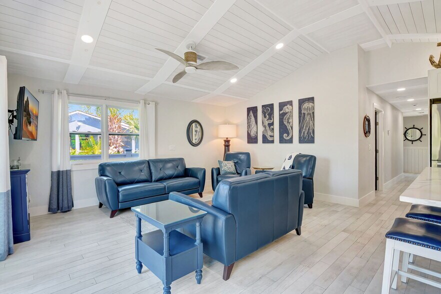 More Photos Of 193 Cocohatchee St, Naples Specialty For Sale