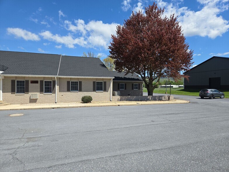 More Photos Of 5075 Lincoln Way E, Fayetteville Apartments For Lease