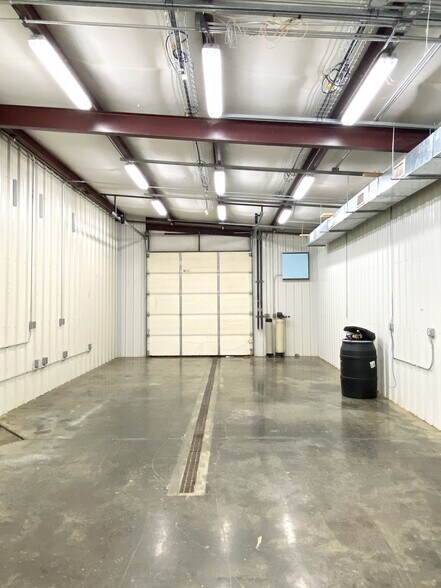 More Photos Of 1201 Old Hopewell Rd, Castalian Springs Showroom For Sale