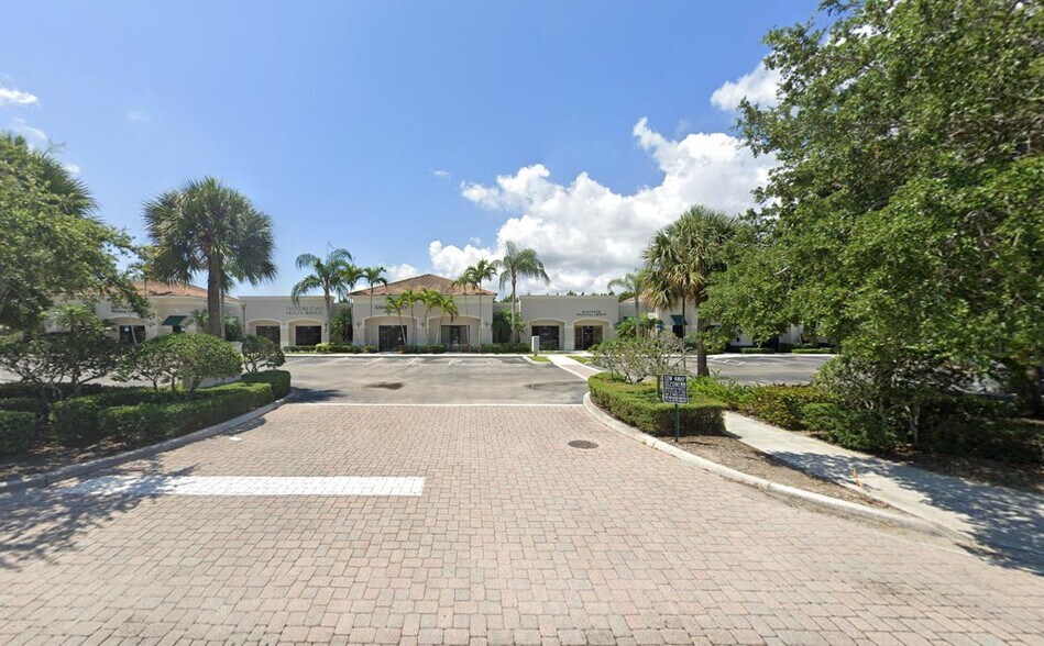 More Photos Of 610-628 SE Central Pky, Stuart Medical For Lease