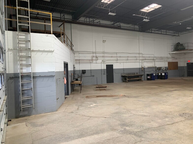 More Photos Of 690 State Fair Blvd, Syracuse Warehouse For Lease