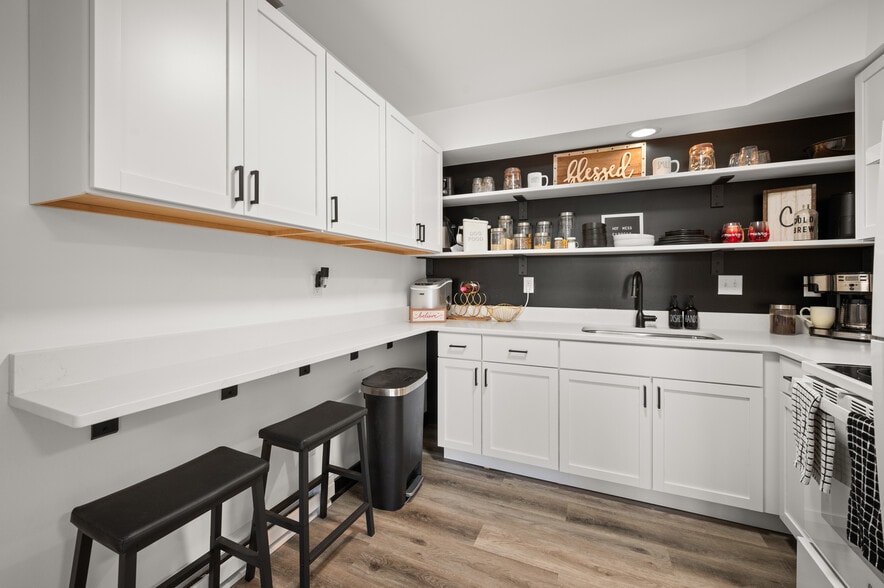 More Photos Of 1066 S Cross St, Sycamore Apartments For Sale