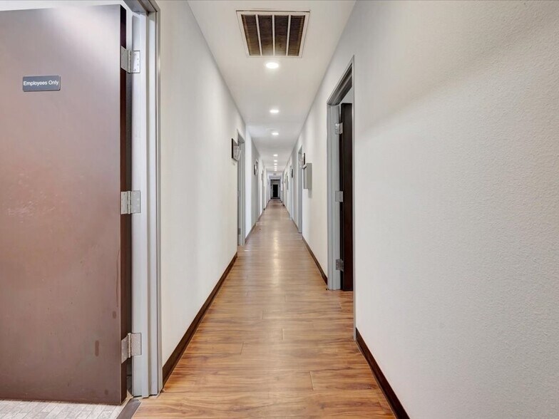 More Photos Of 1702 E Denman Ave, Lufkin Medical For Lease