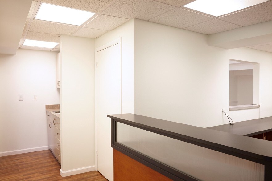 More Photos Of 1730 Central Park Ave, Yonkers Medical For Lease