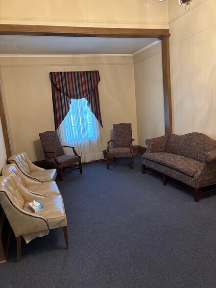 More Photos Of 315 Franklin Ave, Napoleonville Office For Sale