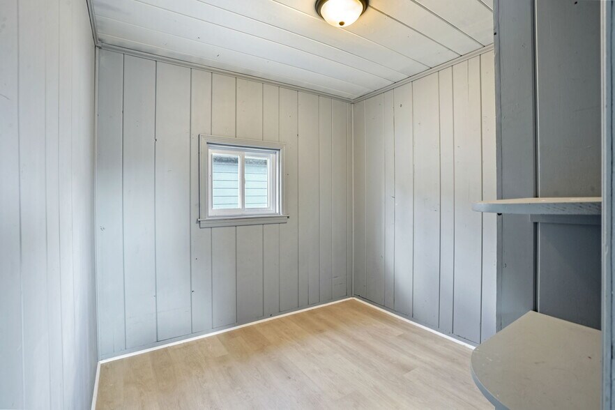 More Photos Of 4983 E Indiana Beach Rd, Monticello Hospitality For Sale