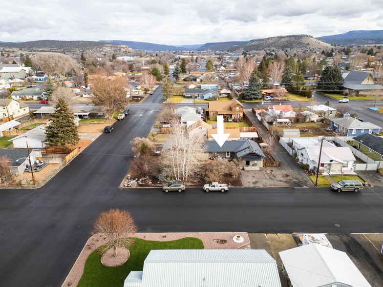 More Photos Of 344 SE Elm St, Prineville Flex For Sale