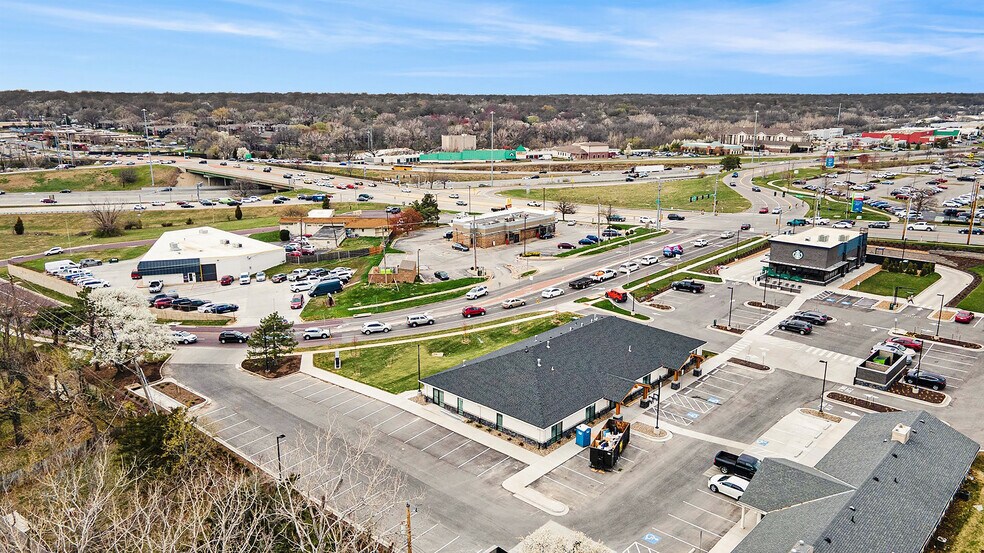 More Photos Of 9361-9369 W 75th St, Overland Park Office For Lease