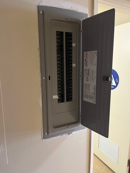 More Photos Of 110 S Ventura St, Ojai Freestanding For Lease