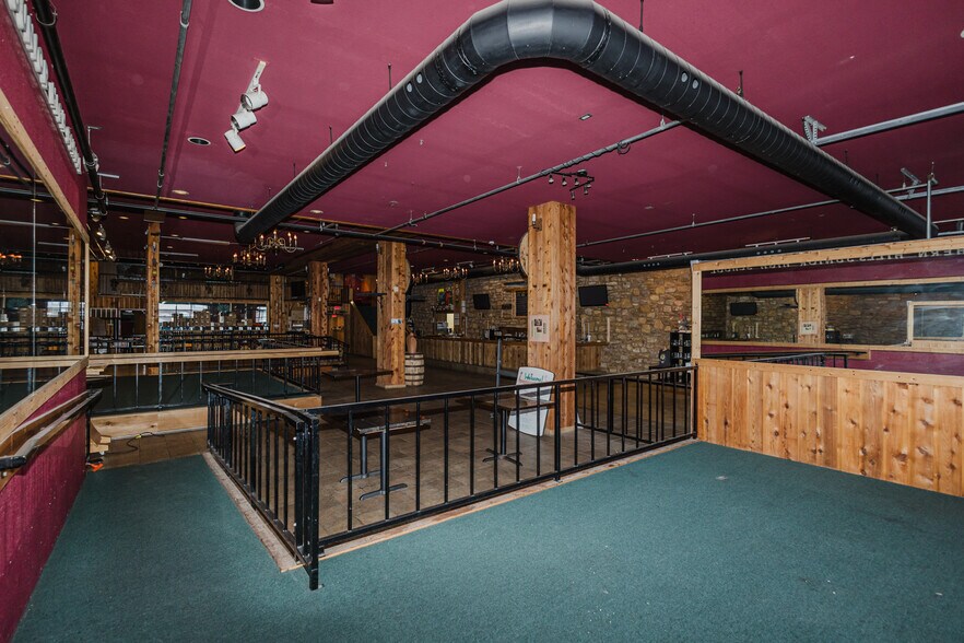More Photos Of 830 N Kansas Ave, Topeka Bar For Sale