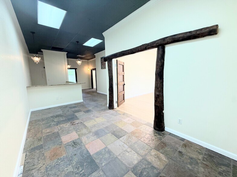 More Photos Of 3443 Pine Ridge Rd, Naples Business Park For Lease