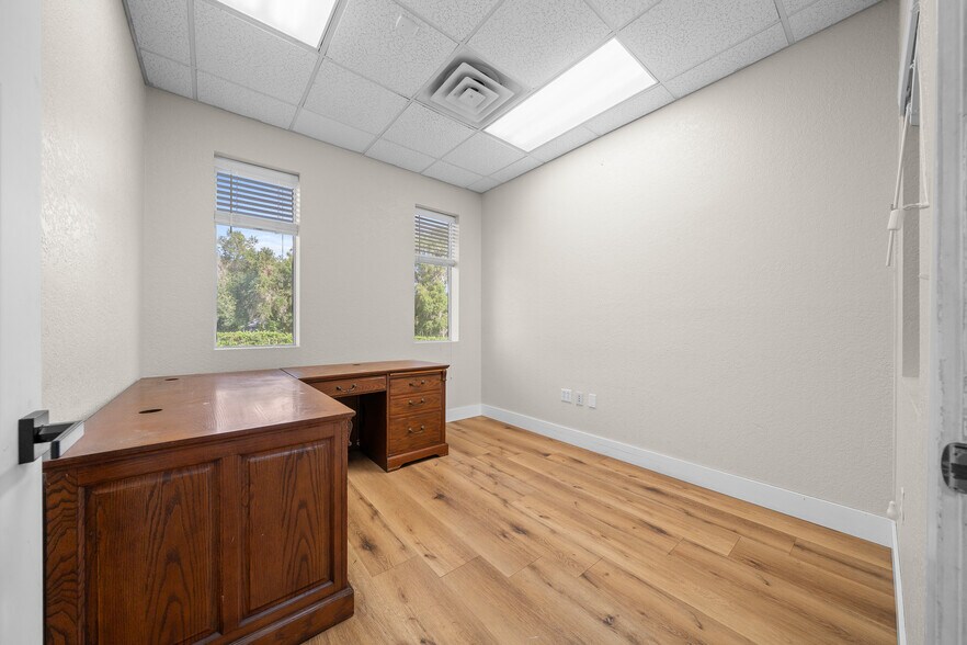 More Photos Of 1056 NE 16th St, Ocala Industrial For Lease