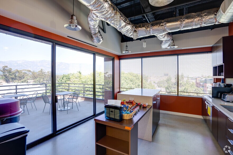 More Photos Of 350 W Colorado Blvd, Pasadena Office For Lease