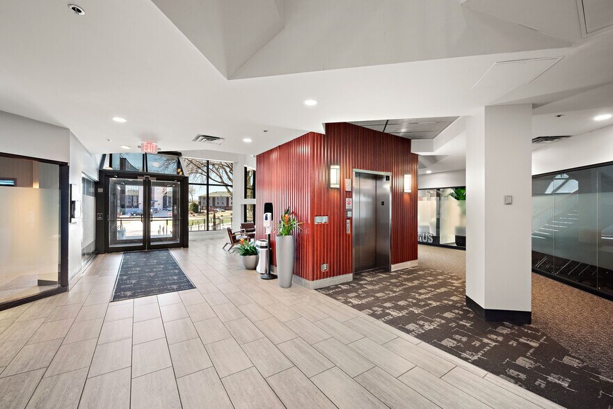 More Photos Of 7100 Northland Cir N, Brooklyn Park Office For Lease