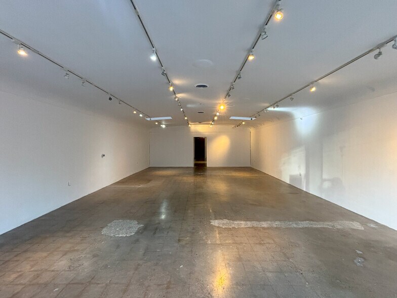 More Photos Of 520 5th Ave, San Diego Storefront For Lease