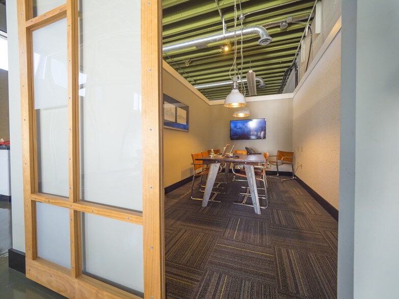 More Photos Of 1728 W 16th St, Indianapolis General Retail For Lease