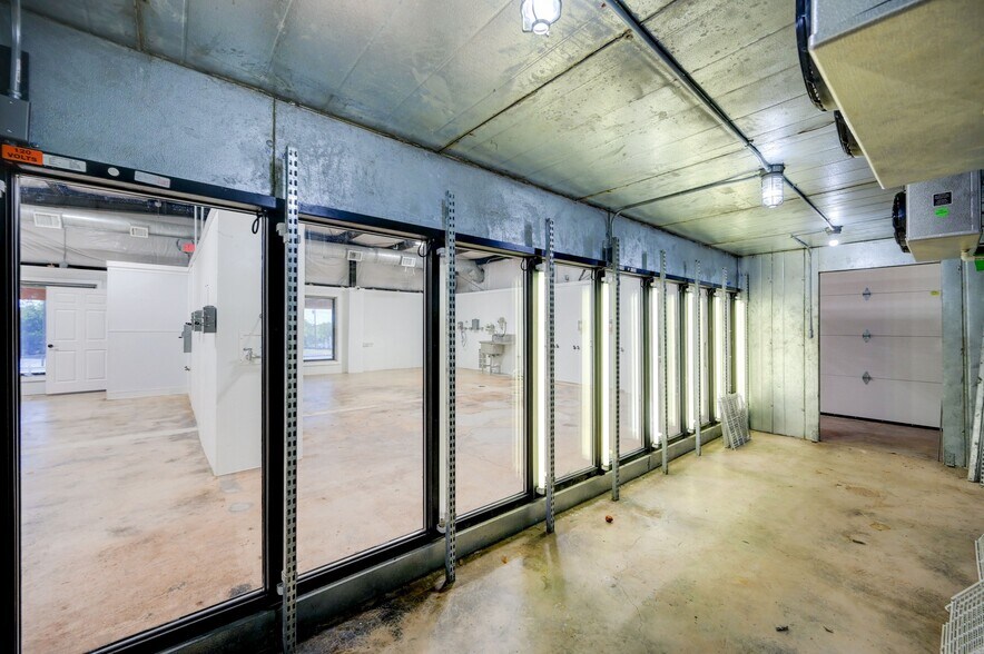 More Photos Of 1301 & 1307 Main St, Blanco Light Distribution For Sale