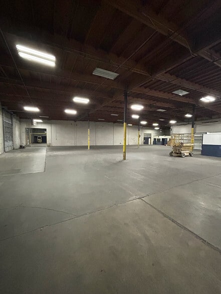 More Photos Of 1915 S Corgiat Dr, Seattle Warehouse For Sale