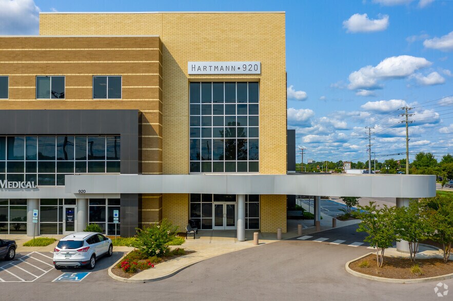 More Photos Of 920 S Hartmann Dr, Lebanon Medical For Lease