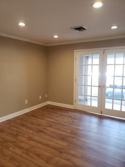 More Photos Of 864 Burdeck St, Schenectady Office For Sale