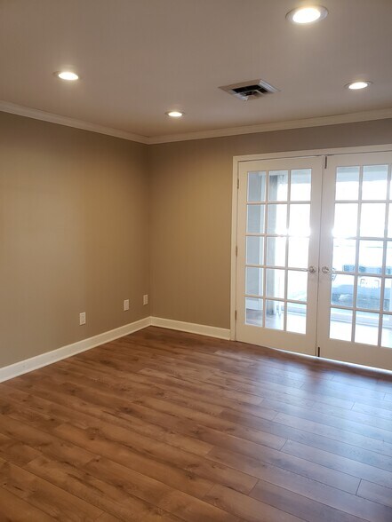 More Photos Of 864 Burdeck St, Schenectady Office For Lease