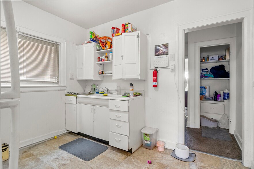 More Photos Of 1205 Garfield Ave, Lincoln Park Apartments For Sale
