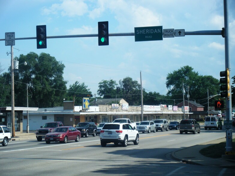 More Photos Of 1500-1532 N 8th St, Pekin General Retail For Lease