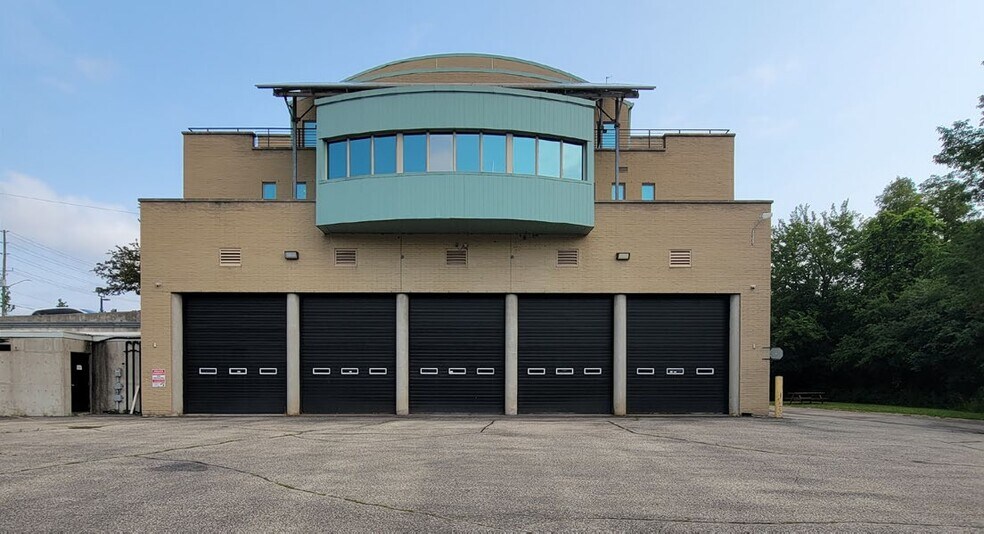 More Photos Of 148 Manitou Dr, Kitchener Office For Lease