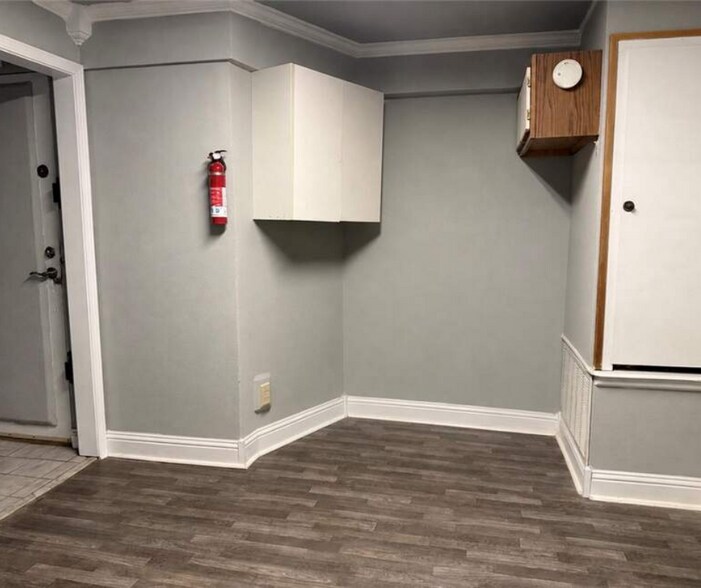 More Photos Of 208 SE Avenue 2 Ave, Atkins Office For Sale