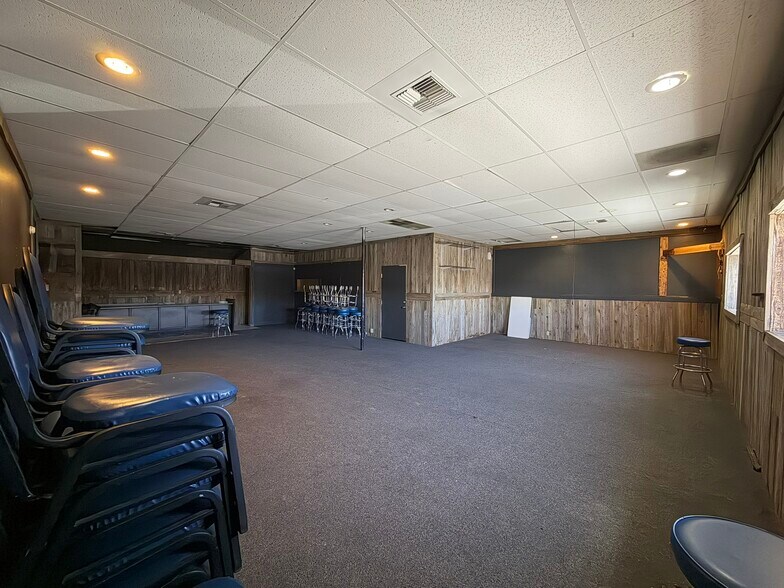 More Photos Of 115 E Naches Ave, Selah General Retail For Lease