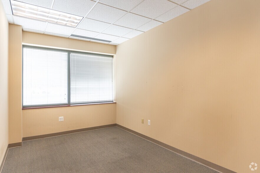 More Photos Of 1000 Westlakes Dr, Berwyn Unknown For Lease