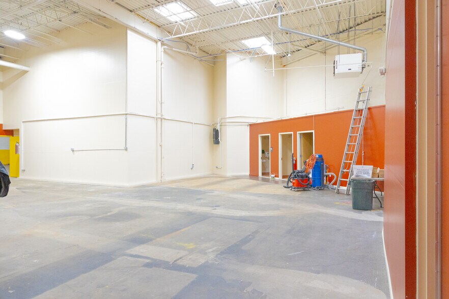 More Photos Of 202-206 Pegasus Ave, Northvale Warehouse For Lease