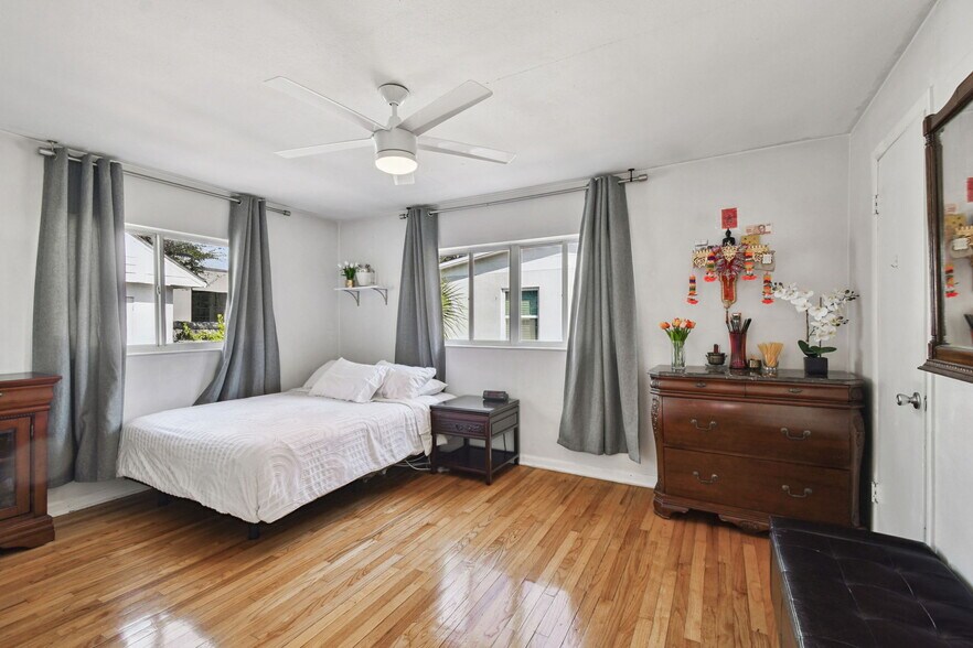 More Photos Of 4315 W Fair Oaks Ave, Tampa Office Residential For Sale