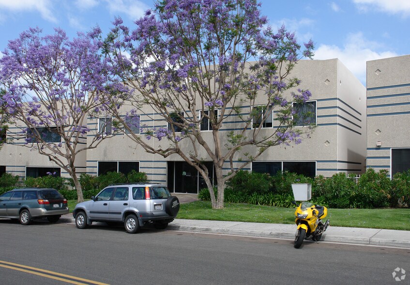 More Photos Of 9924 Mesa Rim Rd, San Diego Research And Development For Lease