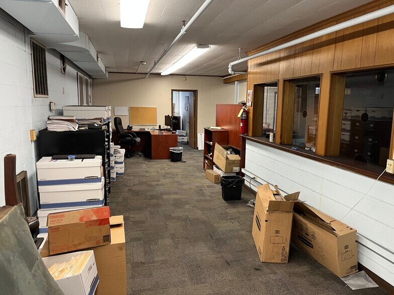 More Photos Of 20 26th St, Huntington Warehouse For Lease