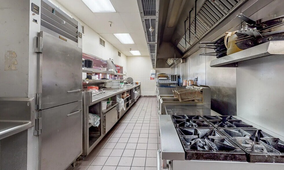 More Photos Of 1875 Riverwalk Dr, Fortuna Restaurant For Sale