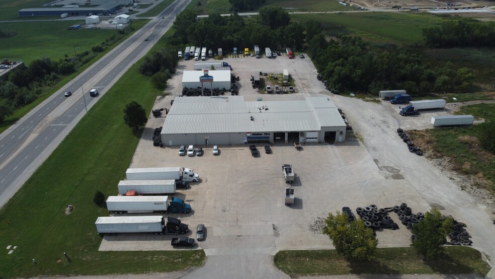 More Photos Of 5535 Arbor Rd, Lincoln Service For Sale