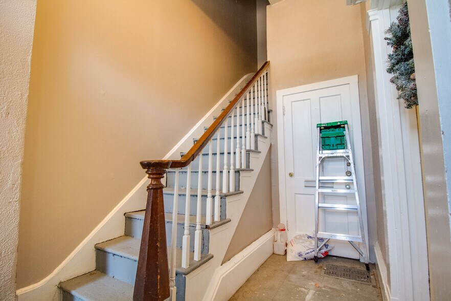 More Photos Of 1011 State St, Alton Apartments For Sale