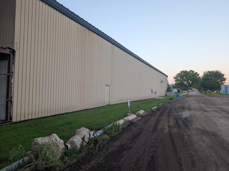 More Photos Of 1119 Center St, North Mankato Warehouse For Sale
